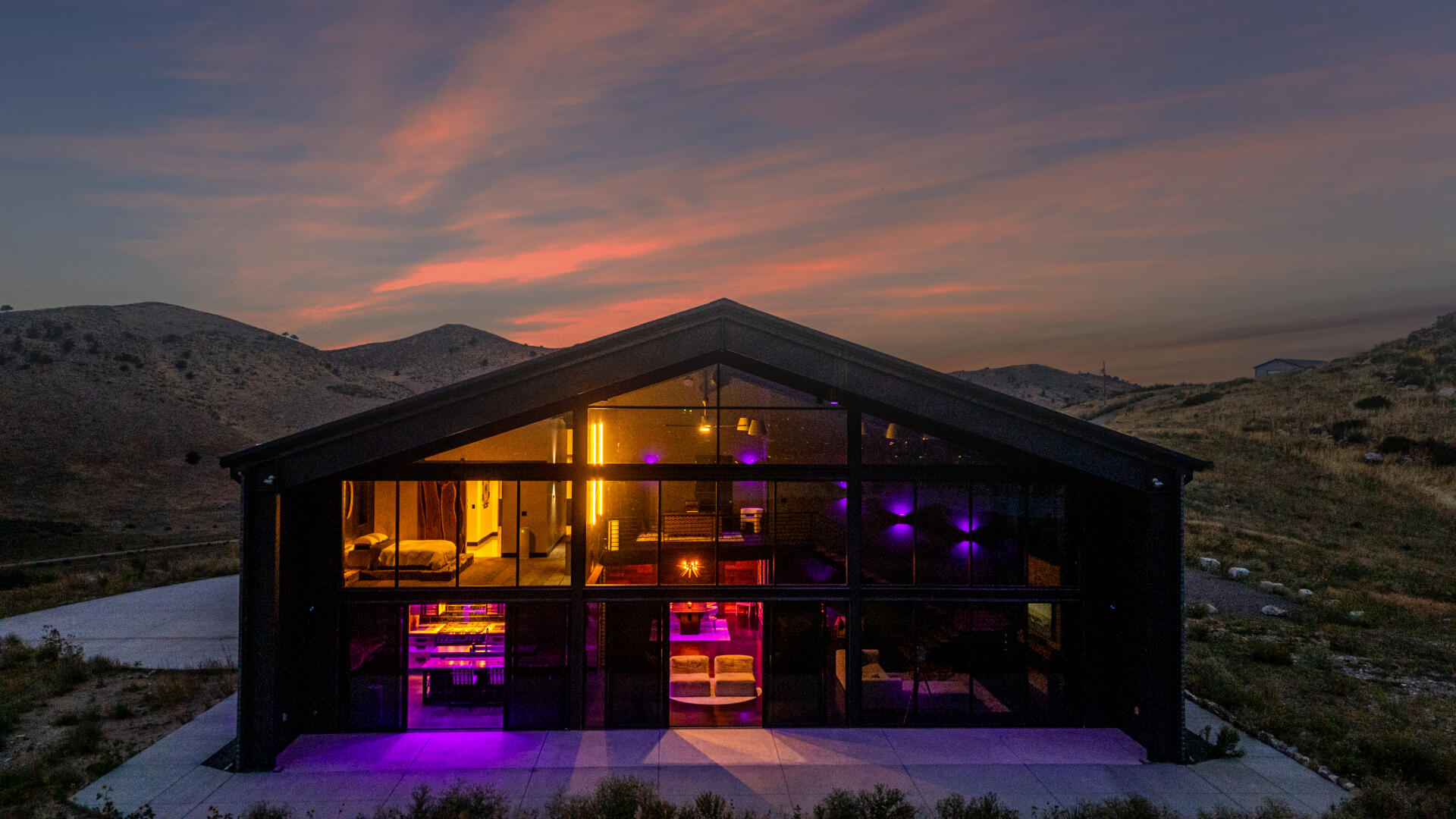 Kiva House adaptive lighting