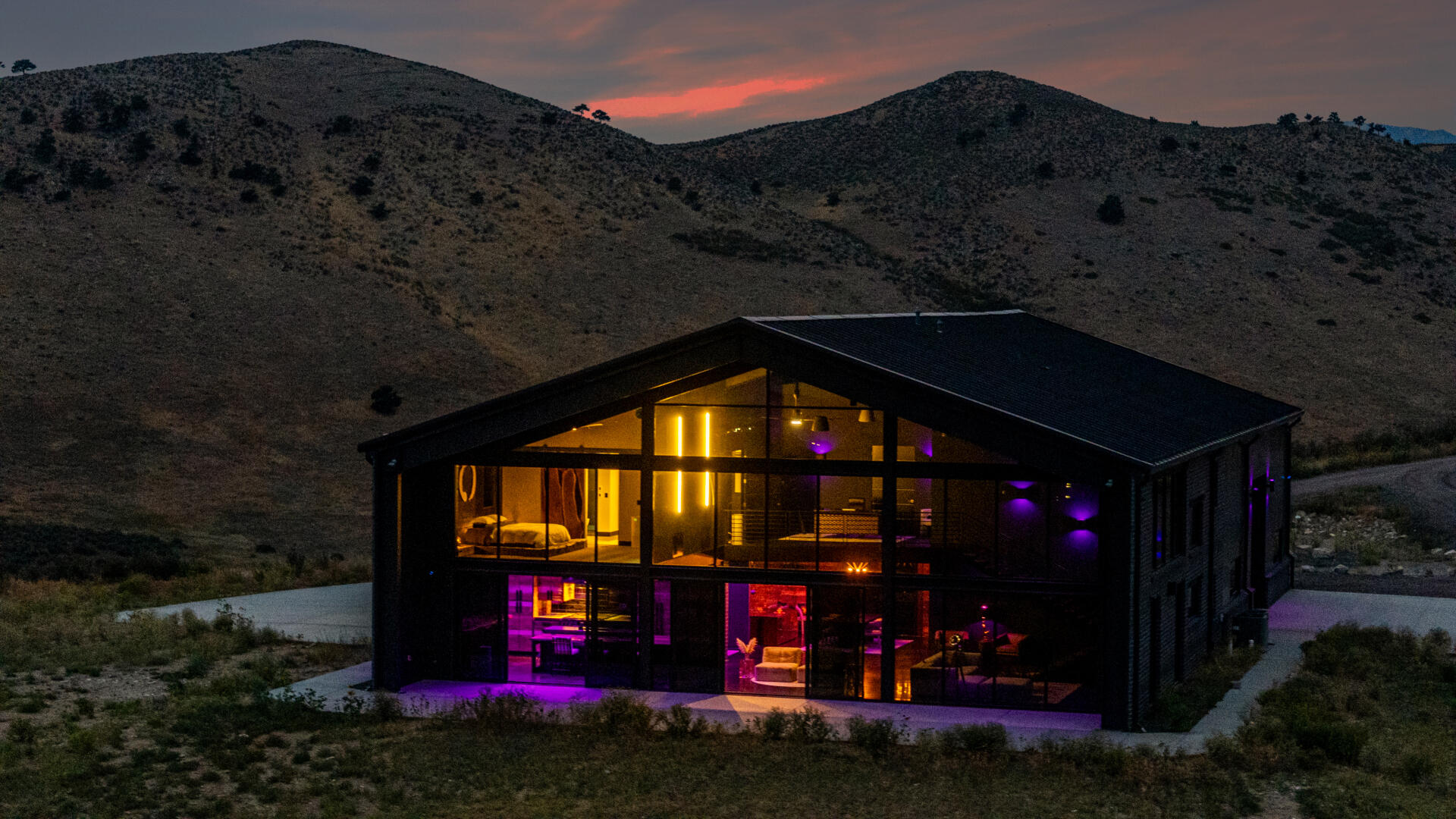 Kiva House adaptive lighting